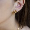 brinco_leticia_botao_amassado_banhado_a_ouro_231_2_208bd172aad830fa34b3fedb6260f454